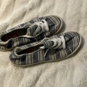 Pop grey stripe shoe